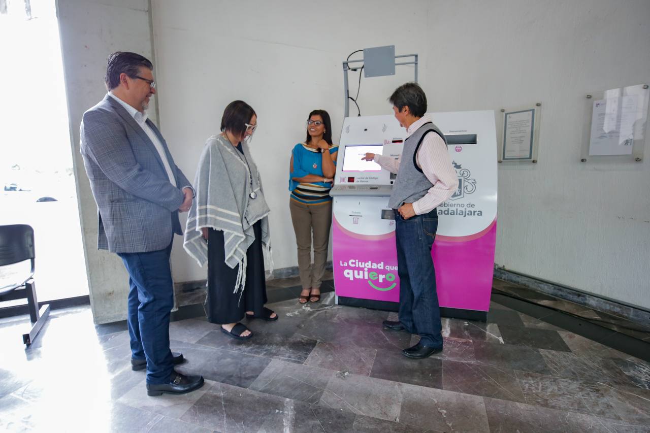 DIF Guadalajara inaugura kiosko electrónico en el Centro Tapatío de Atención al Adulto Mayor (CETAM).